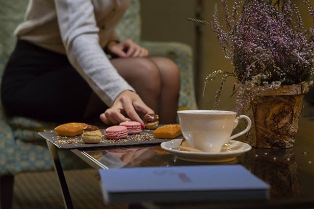 Une pause gourmande dans notre salon Saint Vincent ça vous dit ? 😊☕🍪 Tea Time o'clock 😋🍩🍰 Little November pleasures ❤
Photo by @agencelucky
#lesainthotelaparis #kultrestaurant #teatime #afternoon #afternoontea #thursday #november #hotel #restaurant #break #paris #france #goodtimes #goodvibes #enjoy #instamoment #experience #pastry #yummy #tasty #tea #luxury #cake